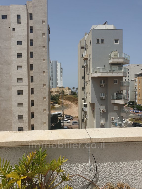 Apartment 5.5 rooms Netanya City center 460-IBL-208